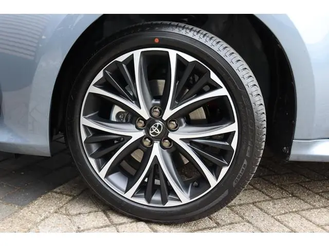 Toyota Yaris 1.5 Hybrid 115 Dynamic, Comfort Pack, VERWACHT, in augustus leverbaar met €2.000 inruil...