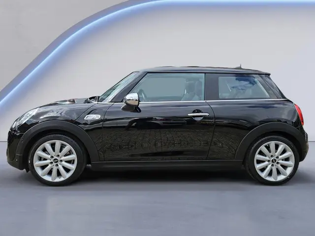 Mini Cooper S 2.0 Chili Serious Business /Apple Carplay/Panodak/Leder/Stoelverw./Cruise Contr./Clima...