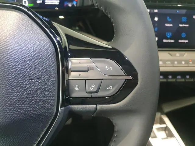 Peugeot e-308