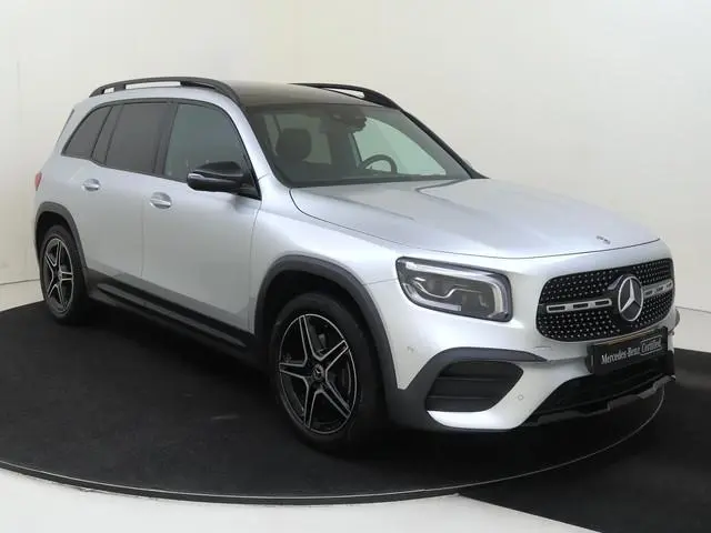 Mercedes-Benz GLB 180 Business Solution AMG / Panoramadak/ Night/ Sfeerverlichting/ 19 inch