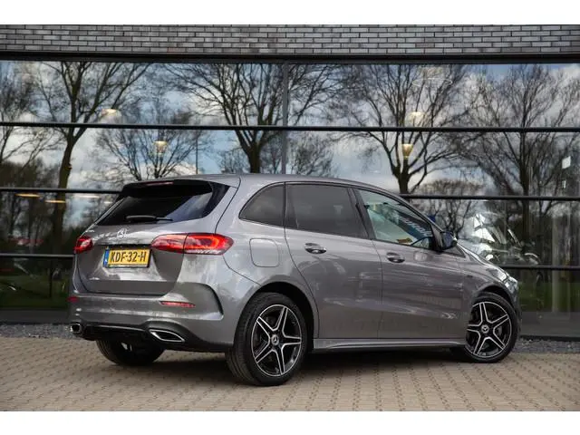 Mercedes-Benz B-klasse 250 e Premium Plus AMG , Panoramadak, Burmester, Trekhaak, Head-up display,