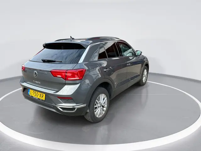 Volkswagen T-Roc 1.0 TSI 110pk Style · Camera · ACC · Apple/Android Car Play · Navigatie · Verkeersb...