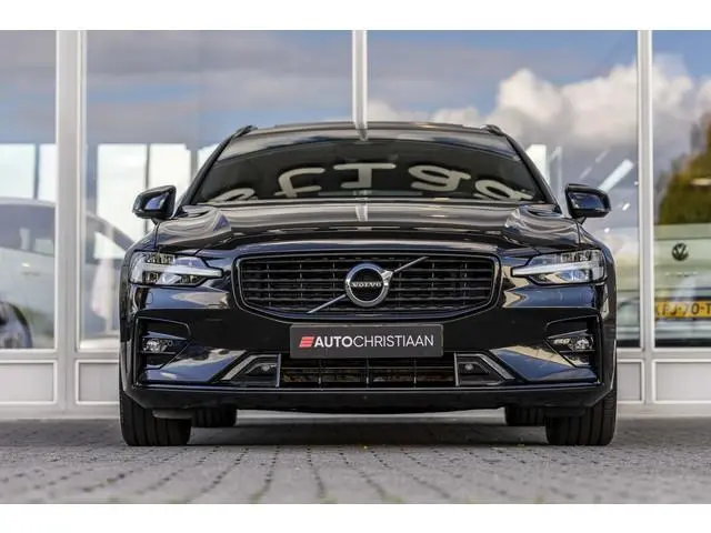 Volvo V60 2.0 B4 Momentum Business | Pano | Harman Kardon |