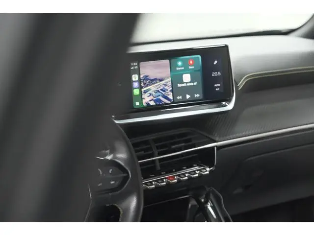 Peugeot 2008 PureTech 130 GT-Line | Camera | Adaptieve Cruise Control | Allseason Banden | Navigatie