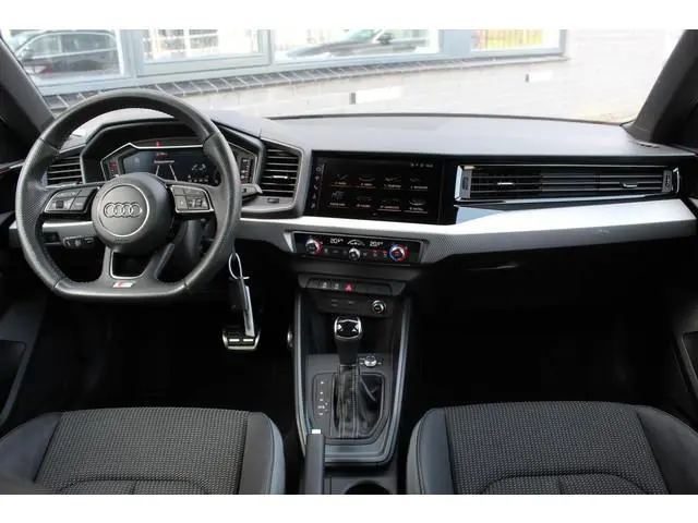 Audi A1 Sportback 30 TFSI S Line Edition One / LED / Carplay / N.A.P.