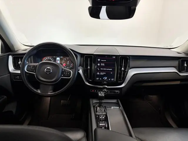 Volvo XC60 2.0 T5 250pk AUT8 AWD Momentum Trekhaak 2400kg/ Adapt. Cruise/ Leer/ Stoel en Stuur verw....