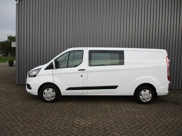 Ford Transit Custom 2.0 TDCI 130 PK L2 Trend Dubbele Cabine 6 Persoons