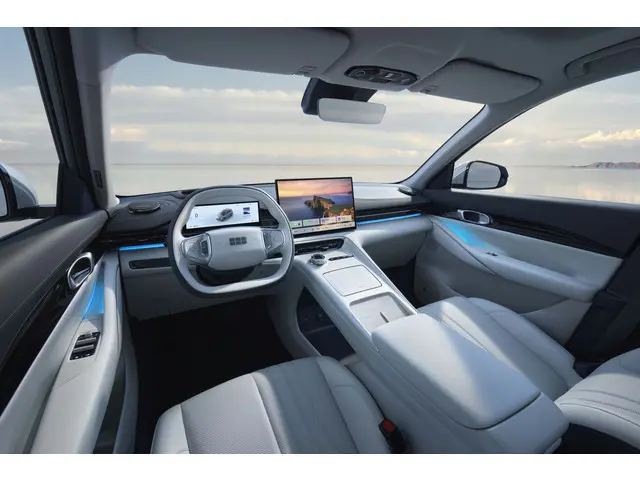 Geely E5