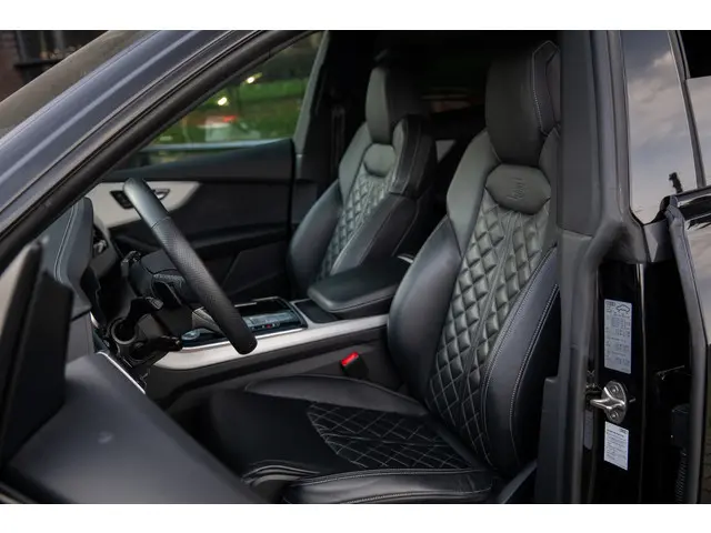 Audi Q8 55 TFSI e quattro Pro Line Advanced , RS-seats, 3D-camera, Luchtvering, Head-up display, App...