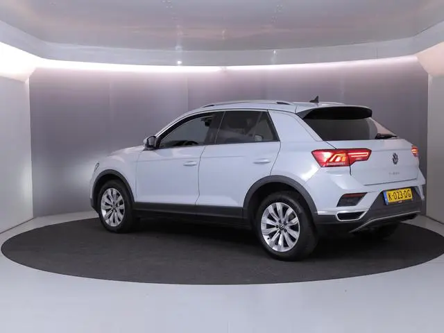 Volkswagen T-Roc 1.5 TSI Style Business 150 pk | Navigatie | Trekhaak (afneembaar) | Parkeersensoren...