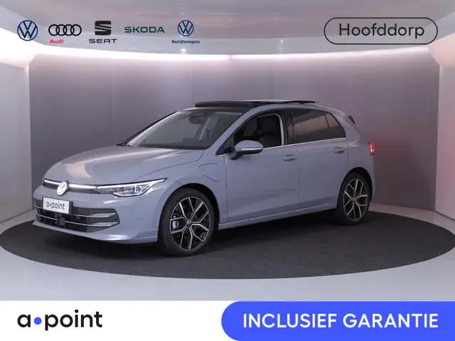 Volkswagen Golf 1.5 eHybrid Style Edition Navi| Pano.dak| el. trekhaak | Camera