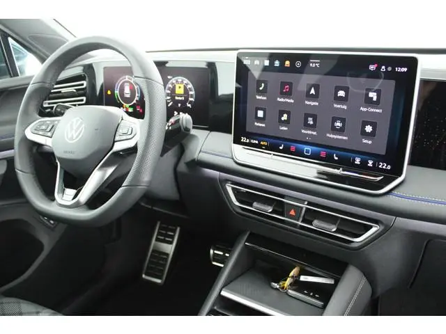 Volkswagen Tiguan 1.5 272pk eHybrid R-Line Business Trekhaak Camera Keyless Massage Virtual Cockpit...