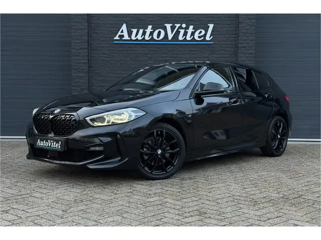 BMW 1-serie 118i M-Sport | Stoelverwarming | Live Cockpit Prof. | Carplay | PDC V & A