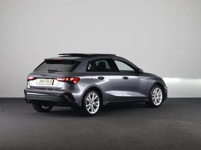 Audi A3 Sportback 40 TFSI e S edition 204 pk S-tronic | Verlengde garantie | Navigatie | Panoramadak...