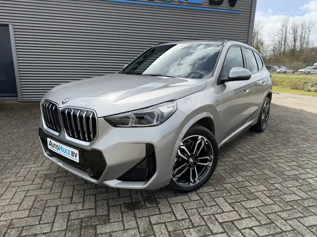 BMW X1 sDrive20i M Sport Premium Pakket Panoramadak Trekhaak Achteruitrijcamera Stoelverwarming Keyl...