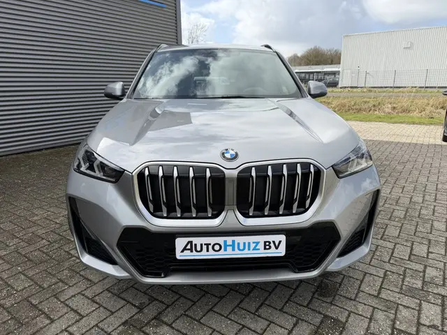 BMW X1 sDrive20i M Sport Premium Pakket Panoramadak Trekhaak Achteruitrijcamera Stoelverwarming Keyl...