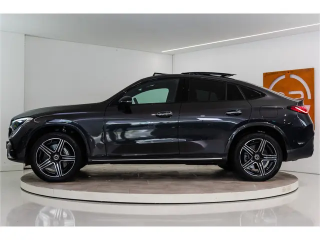 Mercedes-Benz GLC-klasse Coupé 300e 4MATIC AMG 320PK | Pano | Burmester | Memory | Keyless | VOL! 12...