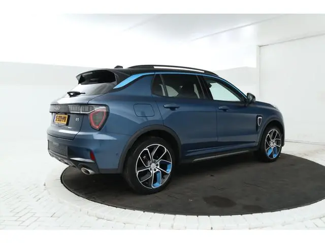 Lynk & Co 01