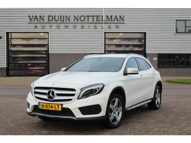 Mercedes-Benz GLA-klasse 250 4Matic AMG / Camera / Trekhaak / Xenon