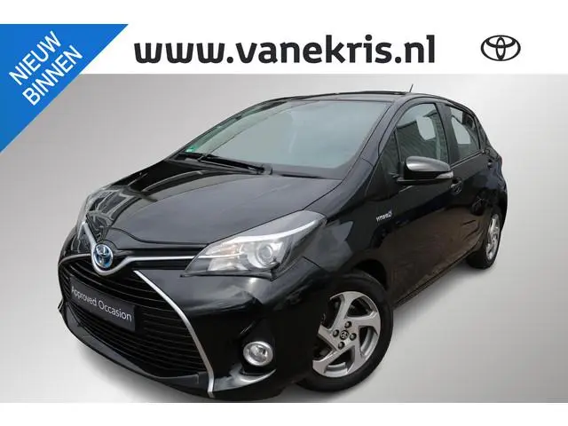 Toyota Yaris 1.5 Hybrid Trend Bi-Tone, Trekhaak, Achteruitrij Camera, Lichtmetalen velgen, Cruise co...