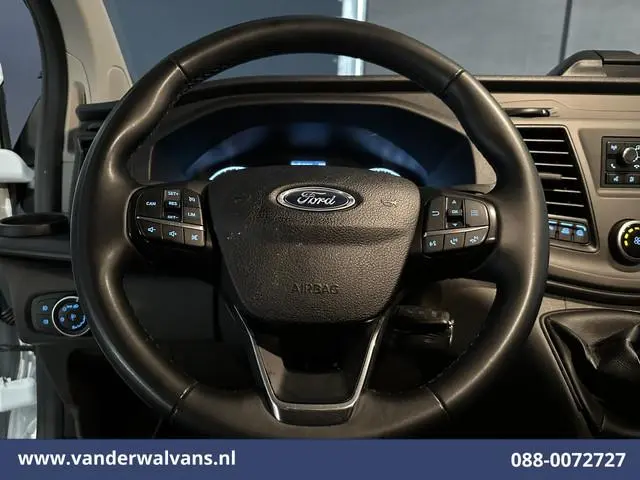 Ford Transit Custom 2.0 TDCI 130pk L2H1 Euro6 Airco | LED | Cruisecontrol | Verwarmde voorruit | Par...