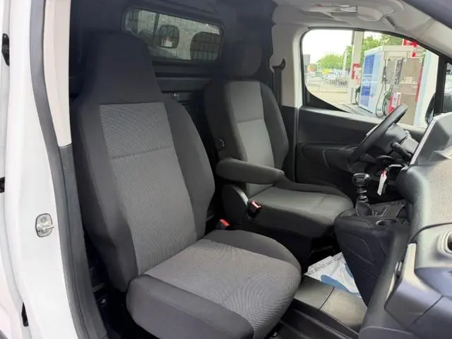 Peugeot Partner 1.2 PureTech Premium AIRCO I NAVI I PDC I APPLE CARPLAY I ANDROID AUTO I 1e EIGENAAR...