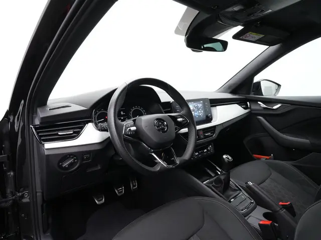 Skoda Kamiq 1.0 TSI 110 pk Sport Business | Trekhaak | Achteruitrijcamera | Stoelverwarming | Verwar...