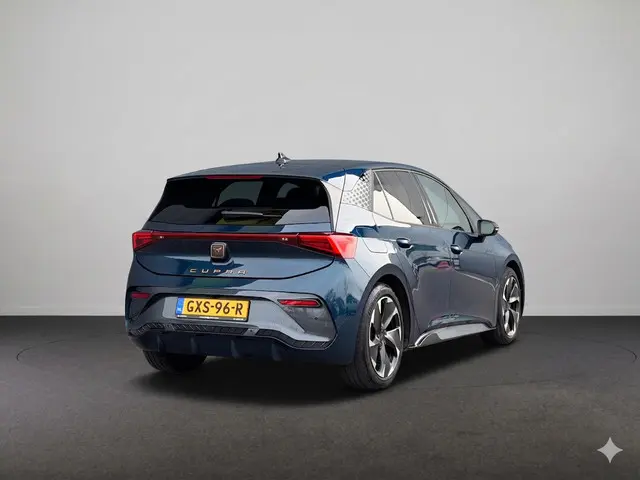 CUPRA Born Essential 63 kWh 204PK | Achteruitrijcamera | Standkachel | Sfeerverlichting | Sportstoel...
