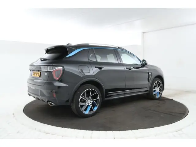 Lynk & Co 01