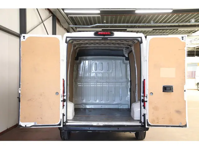 Peugeot Boxer 2.2 120PK L2H2 ACHTERUITRIJCAMERA EURO 6 Peugeot Boxer 2.2 120PK  L2H2 ACHTERUITRIJCAM...