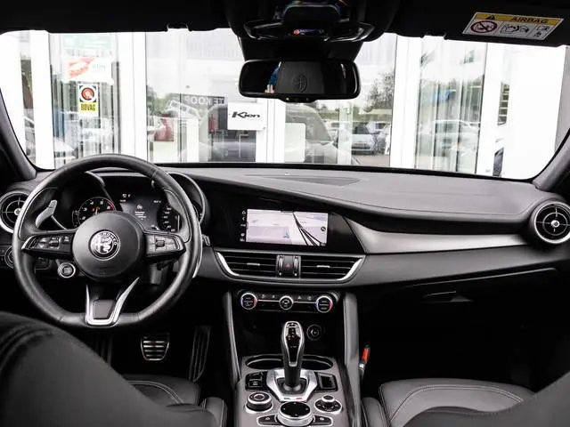Alfa Romeo Giulia 2.0 T Veloce Stoel & stuurverwarming | Highway Assist | Memory seats | Stoelverwar...