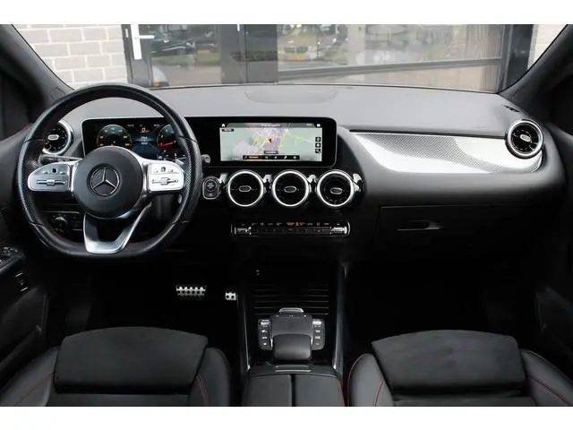 Mercedes-Benz B-klasse 180 Business Solution AMG / Carplay / Camera / N.A.P.
