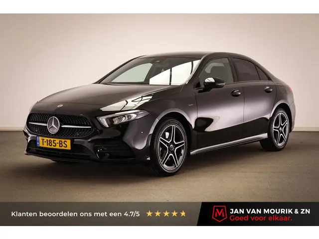 Mercedes-Benz A-klasse 250 e Premium Plus | SFEERVERLICHTING | DAB | APPLE | 18" | AMG |