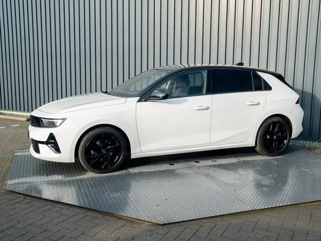 Opel Astra 1.2 130Pk GS Line | Keyless | 360 Camera | Stoel & Stuur verw. | Prijs Rijklaar!!