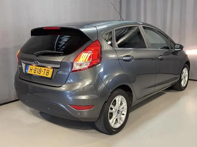 Ford Fiesta 1.0 EcoBoost Titanium 125pk 15"/Stoelverwarming/Voorruitverwarming/PDC v+a/Navigatie/Blu...