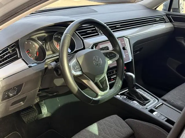 Volkswagen Passat Variant 1.5 TSI Business | Electrische Trekhaak | ACC | Massage | DAB | Achteruitr...