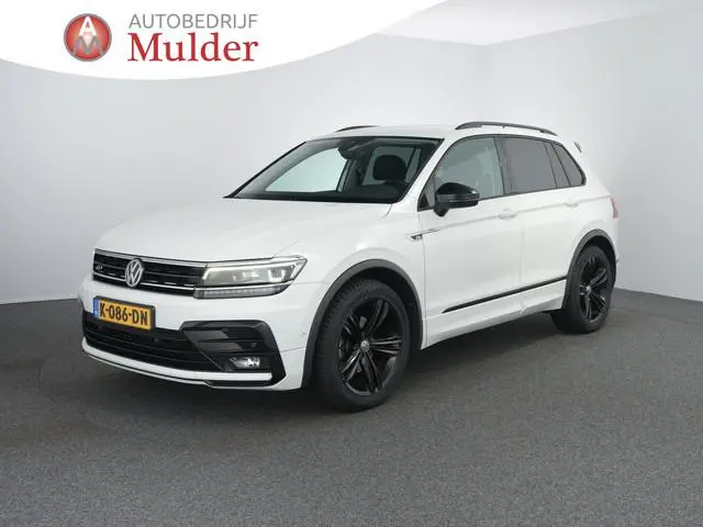 Volkswagen Tiguan 1.5 TSI ACT Highline Business R | Black style | Zwenkhaak | ACC | Winterpakket | C...