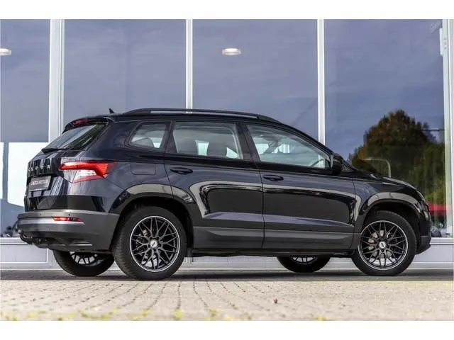 ŠKODA Karoq 1.5 TSI ACT Business Edition | Trekhaak | NL Auto | Carplay