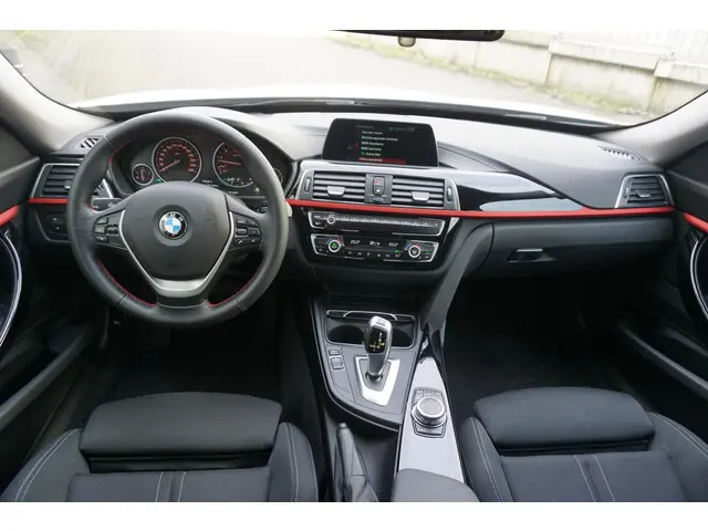 BMW 3-serie Gran Turismo 320i Sport Line GT/Sportstoelen/2e Eigenaar/