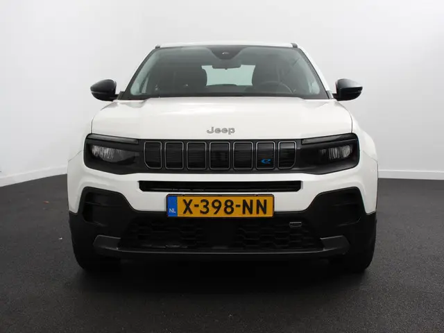 Jeep Avenger Longitude 54 kWh | Navigatie | Apple Carplay/ Android Auto | Parkeersensor achter | Cru...