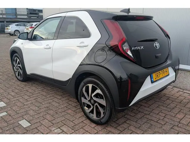 Toyota Aygo X 1.0 VVT-i MT first achteruitrij camera, ACC, navigatie Apple CarPlay/Android Auto