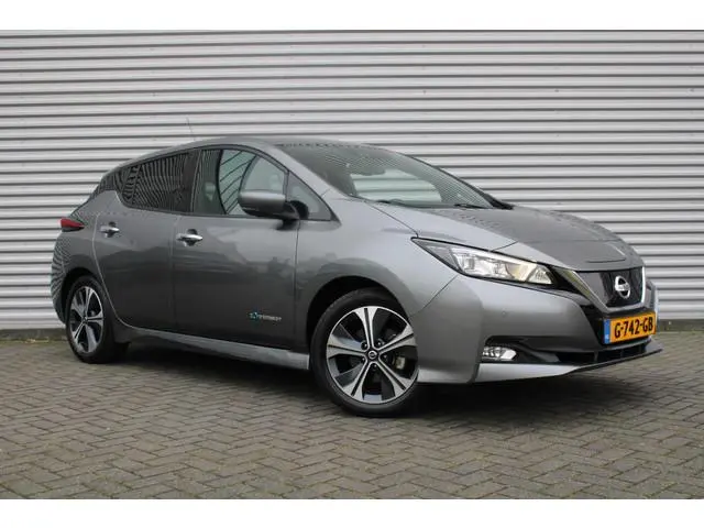 Nissan Leaf Tekna 40 kWh | Airco | Cruise | Camera | Navi | Trekhaak | PDC |