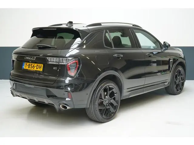 Lynk & Co 01 1.5 | Zwart optiek | 360 camera | Panoramadak | Navigatie | Memory | Apple CarPlay