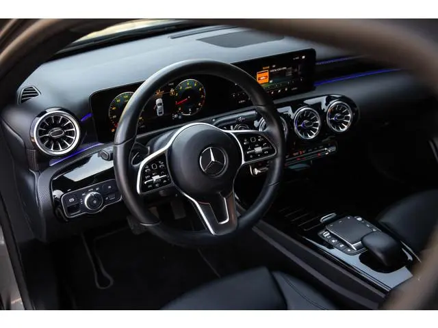 Mercedes-Benz A-klasse 180 Premium Plus , Adaptive cruise control, Sfeerverlichting, Stoelverwarming...