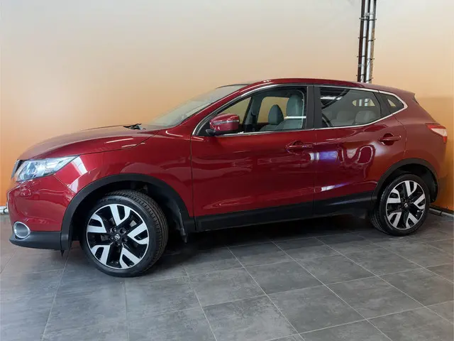 Nissan Qashqai 1.2 Acenta lage km stand! | lmv 18 inch | leer/alcantara | trekhaak | cruise control