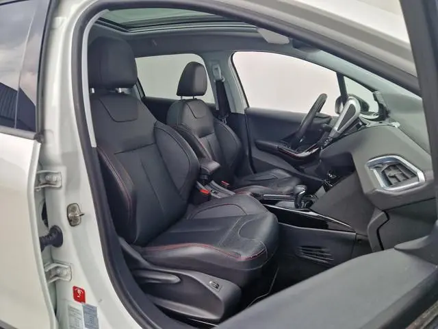 Peugeot 2008 1.2 110PK GT Line AUTOMAAT | PANO | Riem V.V. | Dealer onh. | LEDER | CAMERA | JBL Audi...