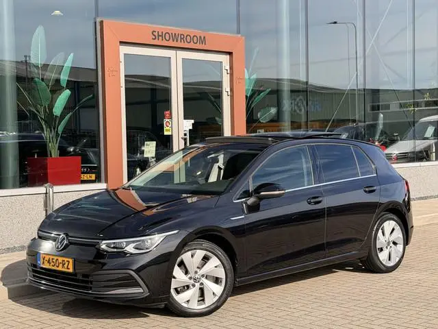 Volkswagen Golf 1.5 eTSI 1st. Edition 150PK | Pano | ACC | Memory | Massage | Stoel/Stuurverwarming...