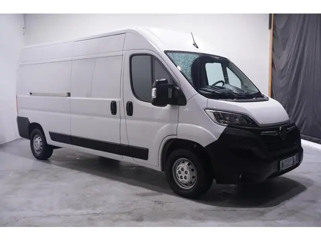 Opel Movano 2.2D 140 pk L3H2 Airco ECC, Navi, Camera Laadruimte Pakket, PDC achter, 3-Zits