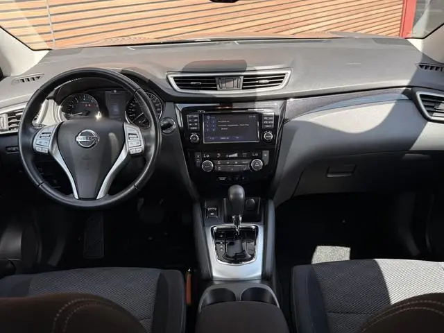 Nissan Qashqai 1.2 N-Connecta Panodak / Navi / 360* Camera / Lm Velgen / Trekhaak