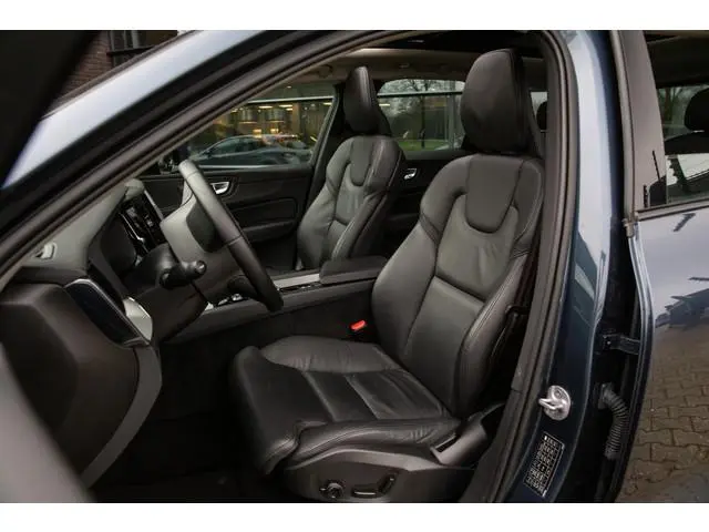 Volvo XC60 2.0 T6 Plug-in hybrid AWD Plus Dark Long Range , Panoramadak, Memory, Leer